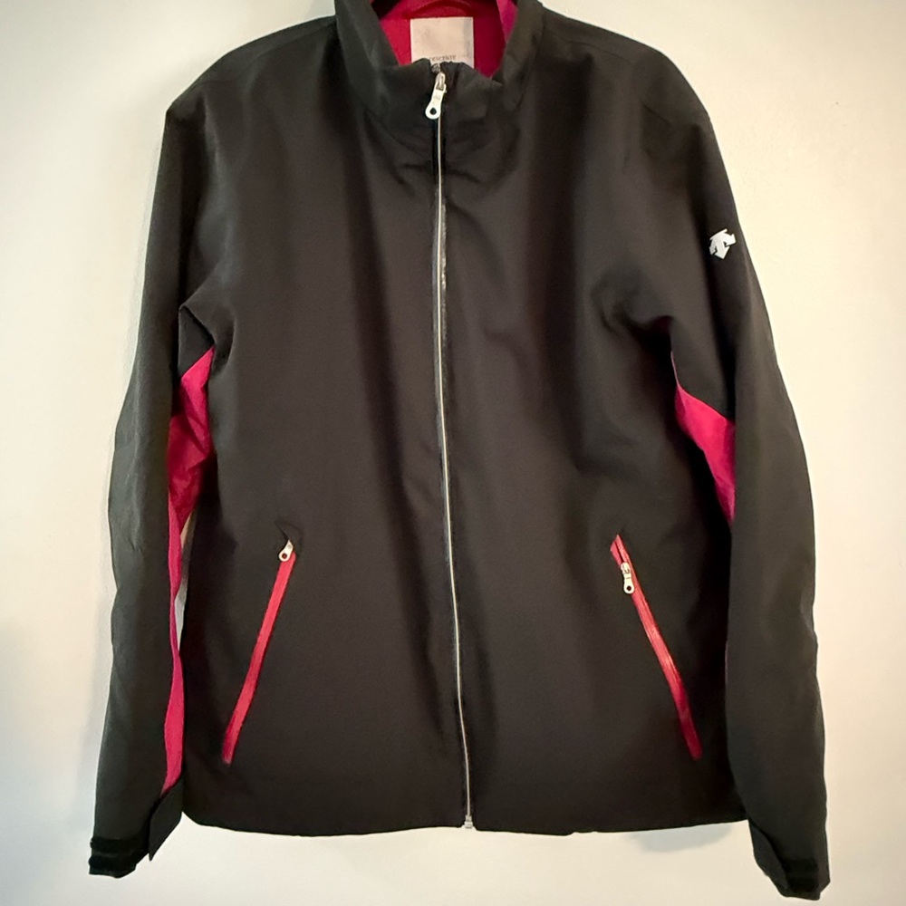 Descente Black and Pink Ski Jacket Performance Fit